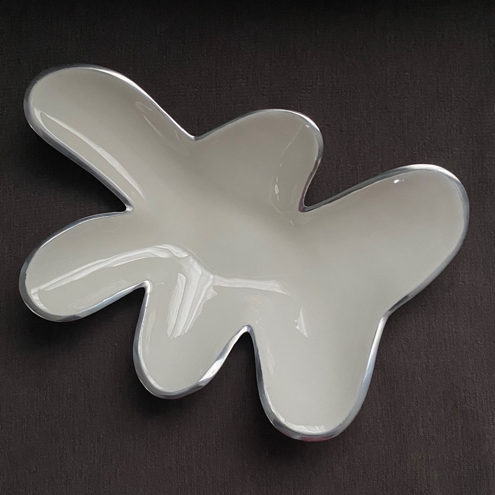 NWT 2006 Cole River Modern Cream and Silver Decorative Accent Dish